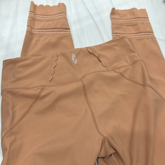 Free People Movement Women’s Cream Beige Genesis Scallop Leggings Size Medium - Picture 4 of 6